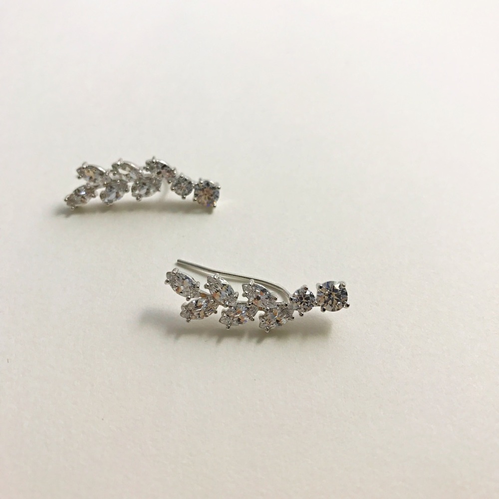 18k White Gold Climbing Leaf Ear Climbers